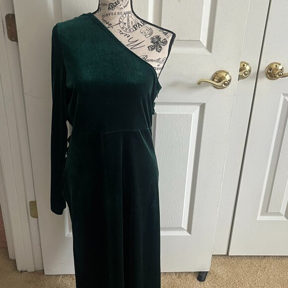 Luxurious Emerald Green Velvet Dress for Special Occasions Size 1XL - Picture 5 of 8